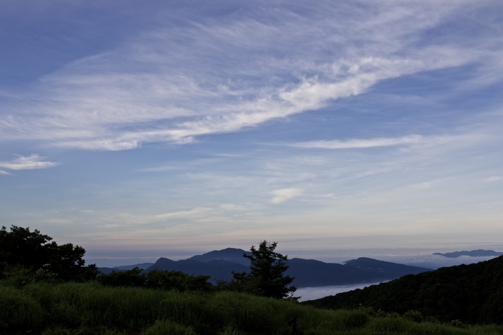 波打つ空