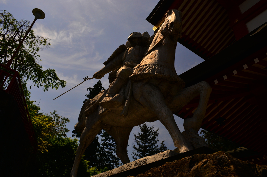 御嶽神社内の銅像