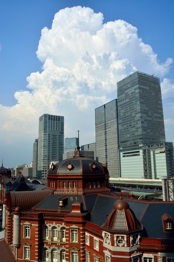 夏の丸の内駅舎