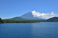 本栖湖にて。