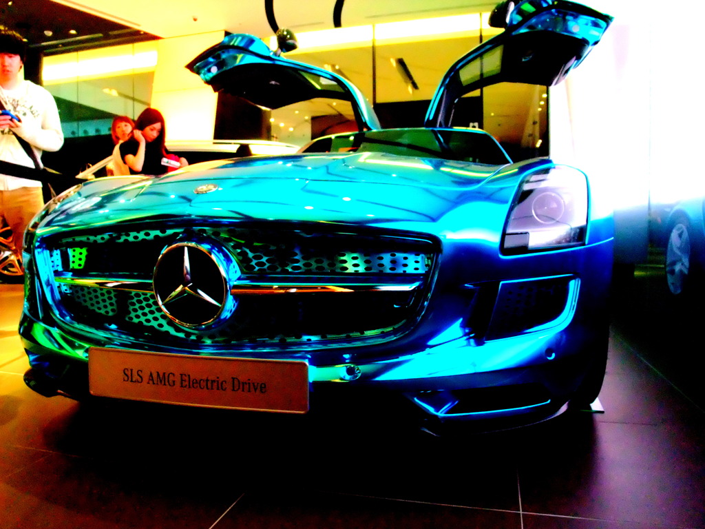 GRAND FRONT 大阪　SLS AMG Electric Drive 2