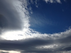 朝の雲