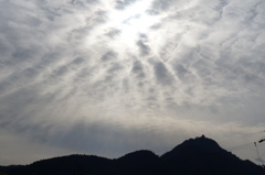 シルエットになった金華山