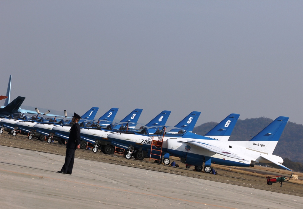 待機中のブルーインパルス