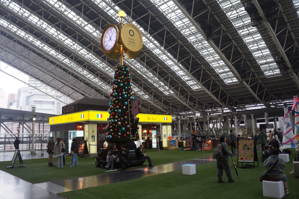 駅のクリスマスツリー