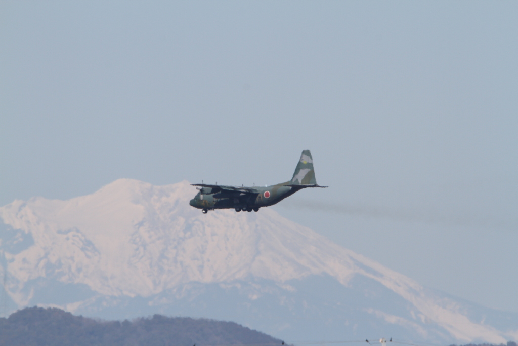 小牧へ降下する自衛隊機