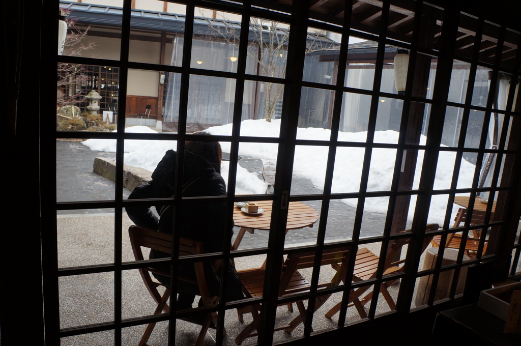 雪を見ながら