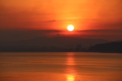 別府湾より昇る朝日