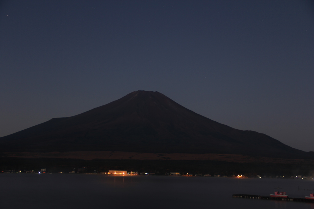 富士山　山中湖の夜明け前