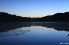 白駒池ー静かな夜明け