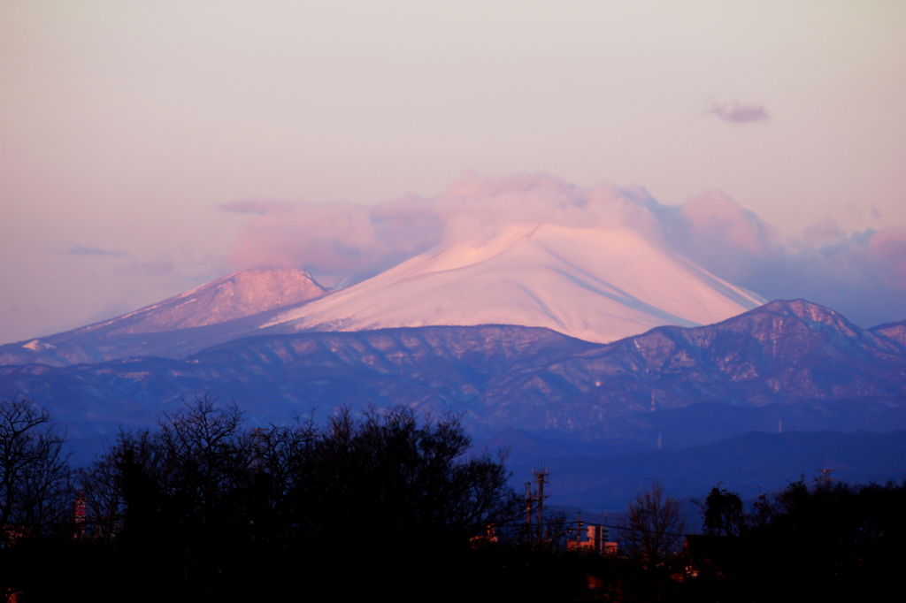 赤みを帯びた浅間山