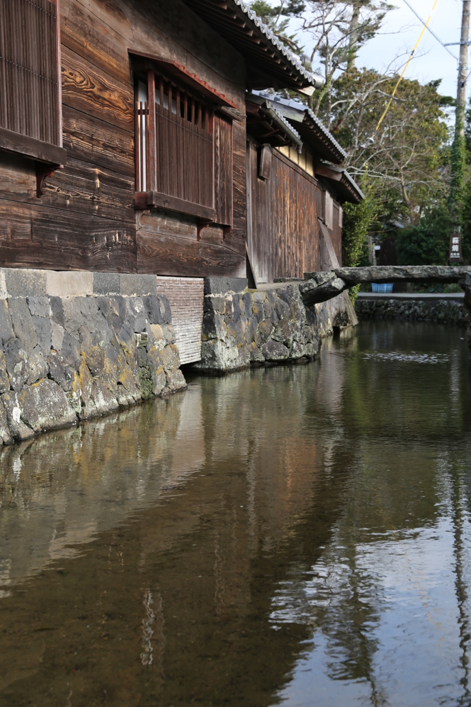 湯川家屋敷と藍場川