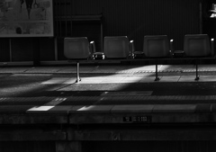 ホームにて