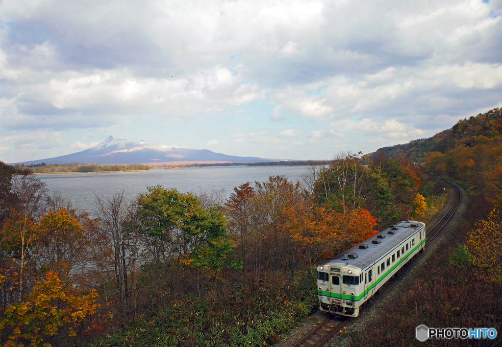 2016.10.29 燃ゆる秋(2)：初冠雪・渡島駒ケ岳