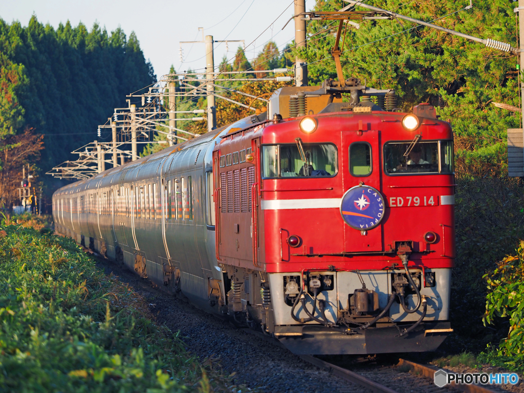 2015.09.16 今朝の8009ﾚ：晴天下の寝台列車（１）