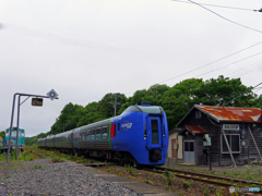 2016.07.24 ハイスペックＤＣ特急と木造駅舎