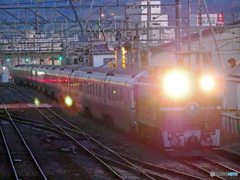2015.12.14 今朝の8009ﾚ：安心しないで下さい(>_<)