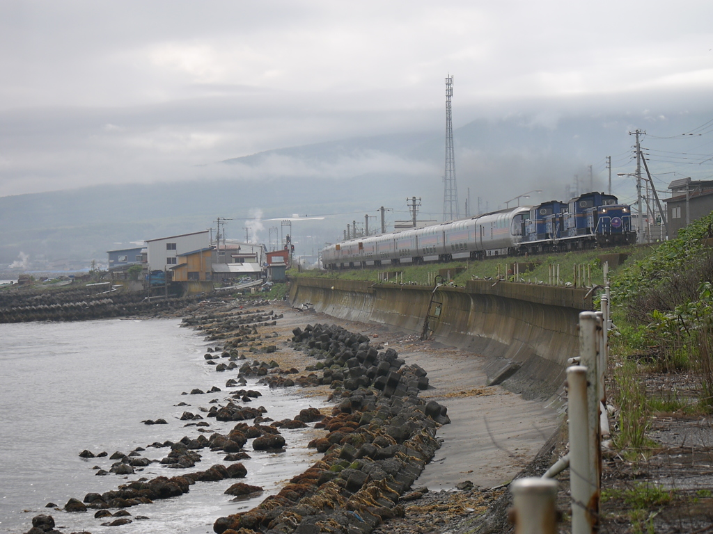 2015.05.16 今朝の8009ﾚ：海岸線を往く