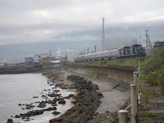 2015.05.16 今朝の8009ﾚ：海岸線を往く
