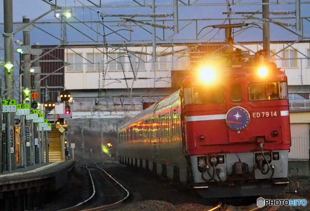 2015.12.12 今朝の8009ﾚ：久しぶりの追っかけ～(1)