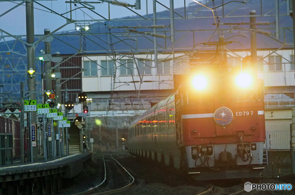 2015.11.28 今朝の8009ﾚ：夜明け１０分前