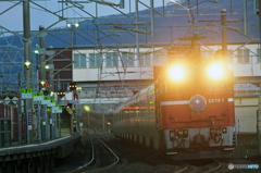 2015.11.28 今朝の8009ﾚ：夜明け１０分前