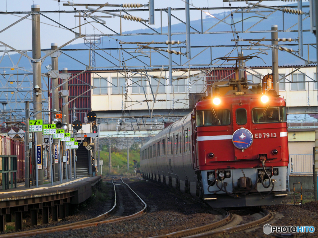 2015.09.28 昨日の8009ﾚ：人けの無い五稜郭駅。。。
