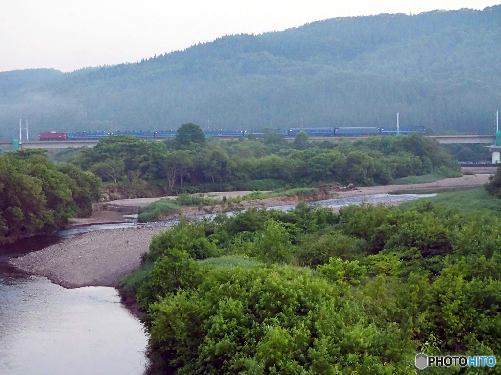 2015.07.12 今朝の202ﾚ： 夜明け３分前、朝霧の中を往く