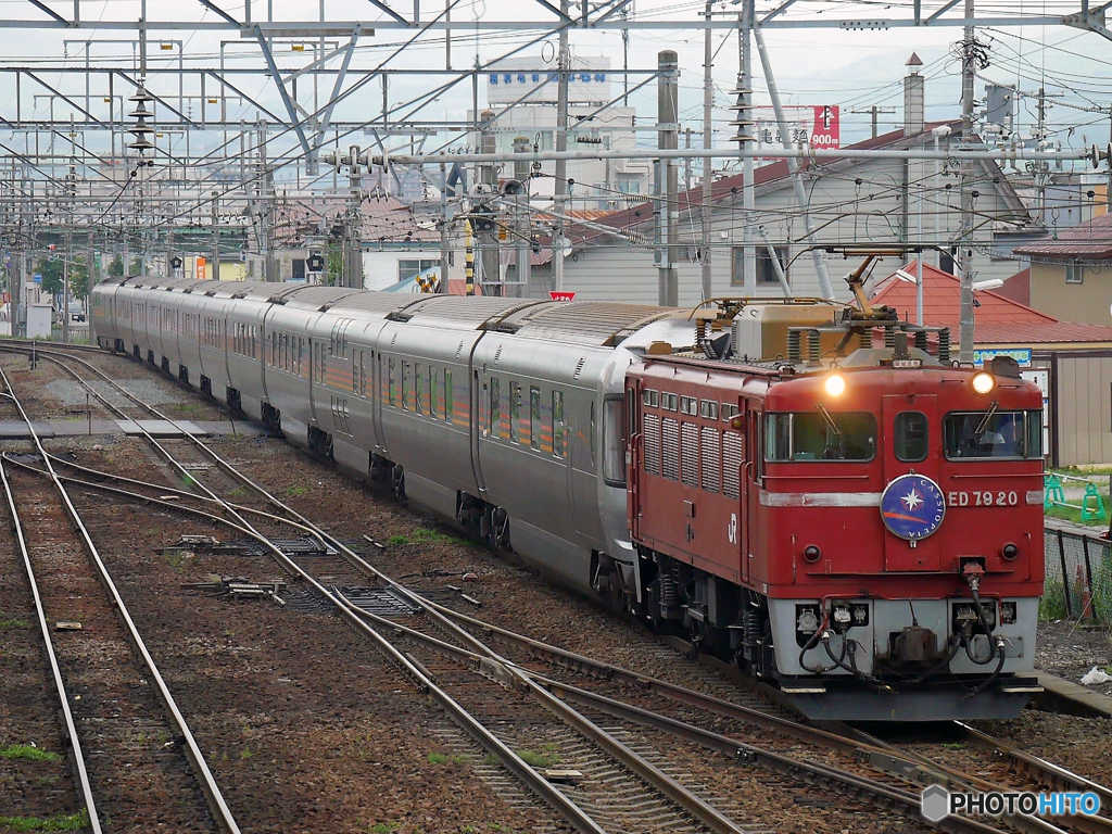2015.08.09 今朝の8009ﾚ：何故か早朝だけ連日曇り空(1)