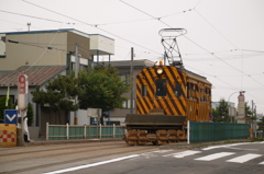 青柳町電停に到着したササラ電車