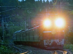 2015.05.10 今朝の202ﾚ：夜感列車が往く