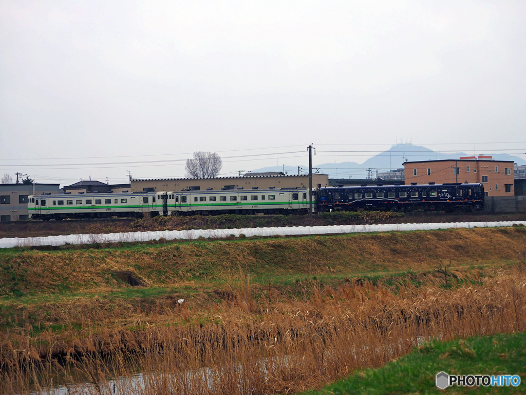 2016.04.17 北海道色に牽引される、ながまれ号