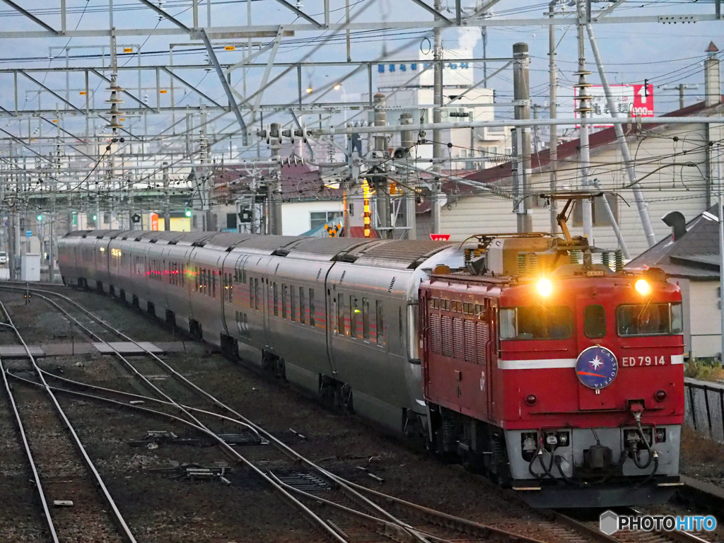 2015.12.02 今朝の8009ﾚ：久しぶりの１４号機!(^^)!