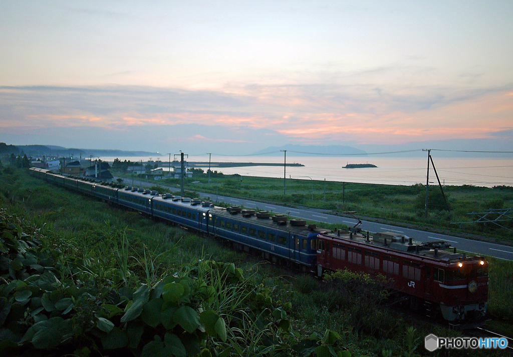 2015.08.05 昨日の202ﾚ：朝焼け直前の津軽海峡線を往く