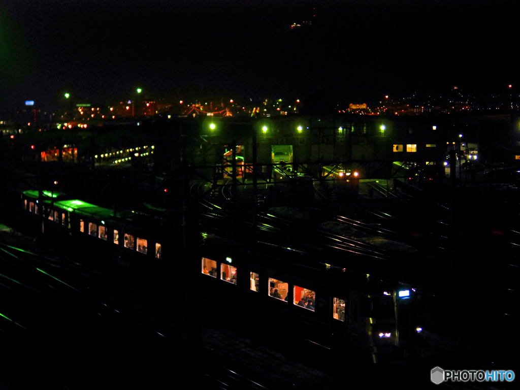 2017.02.16 夕闇の通勤列車