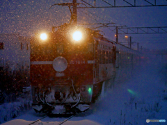 2015.12.05 今朝の8009ﾚ：日の出２０分前、安心してください(^^ゞ