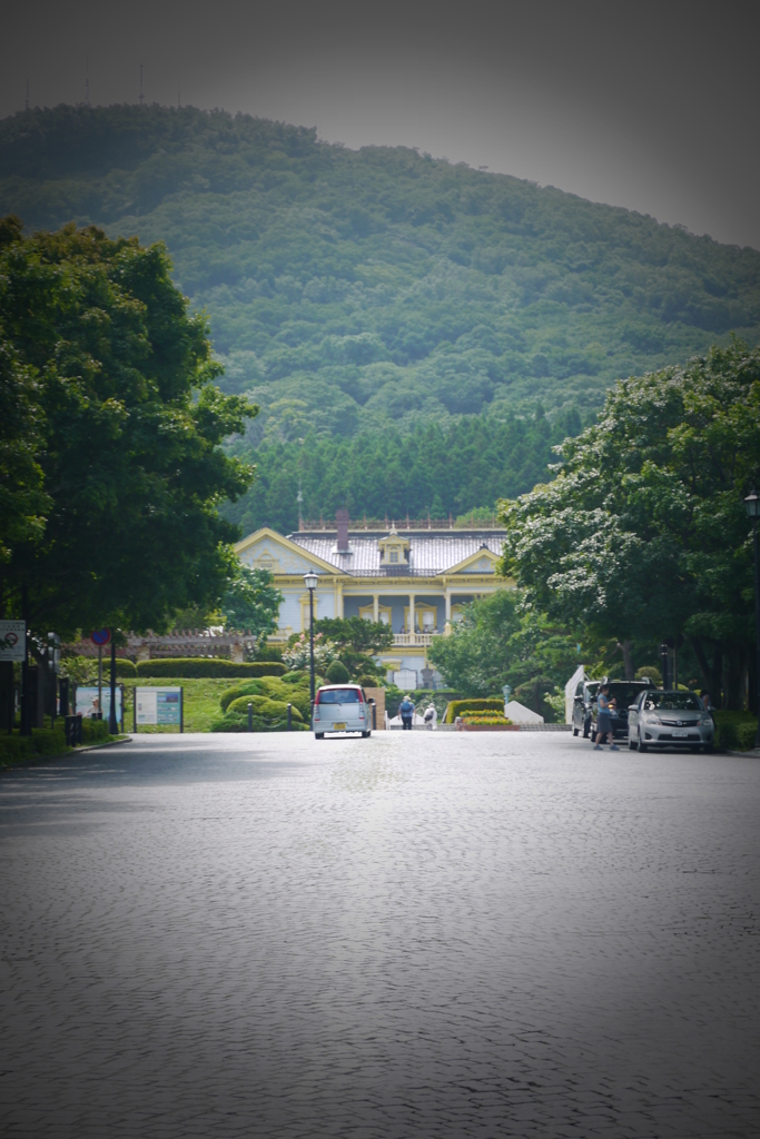 基坂から旧函館区公会堂を望む