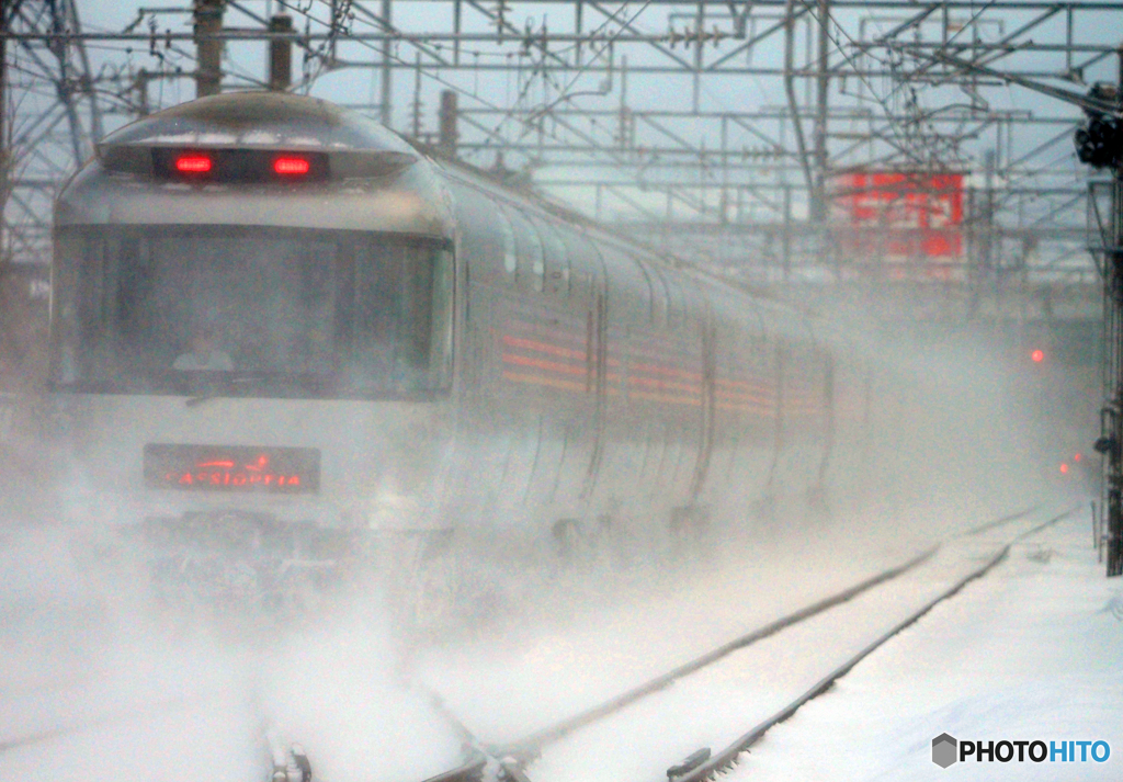 2016.02.17 今朝の8009ﾚ：新雪の中のバックショット