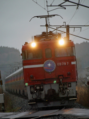 2015.04.15 今朝の8009ﾚ：時雨の津軽海峡線