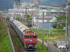 2015.05.12 今朝の8007ﾚ：古参のカマが牽引！