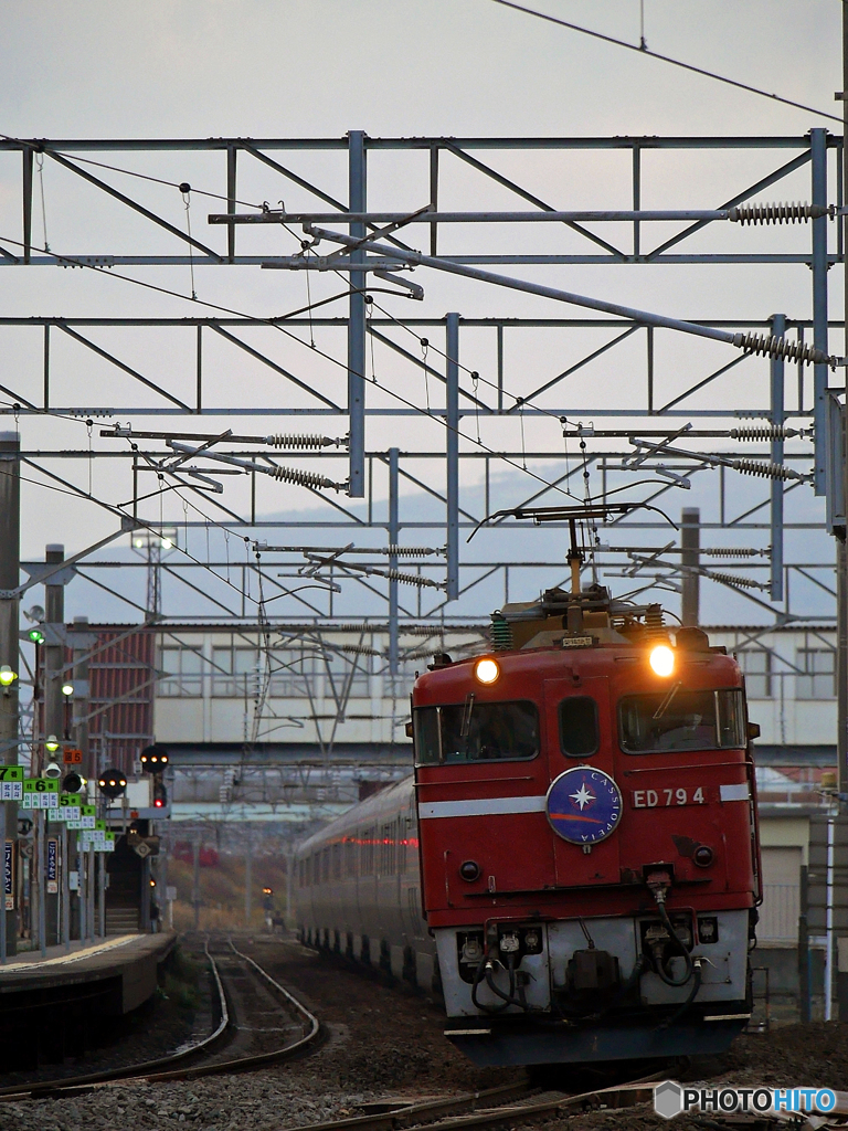 2015.10.31 今朝の8009ﾚ：遅くなった夜明け