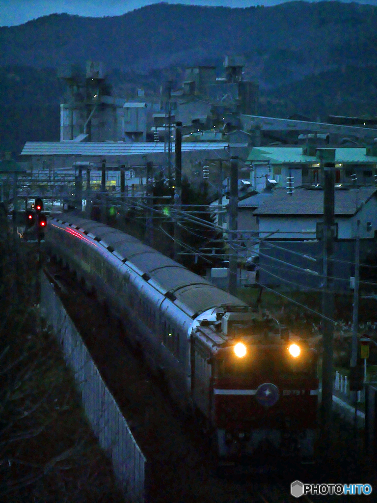 2015.11.14 今朝の8009ﾚ：雨の中
