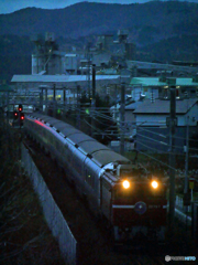 2015.11.14 今朝の8009ﾚ：雨の中