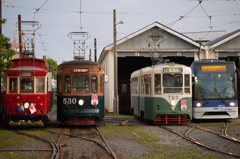 ４車両共演