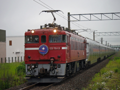 2015.06.10 今朝の8009ﾚ：曇り空の下、カシオペア疾走る