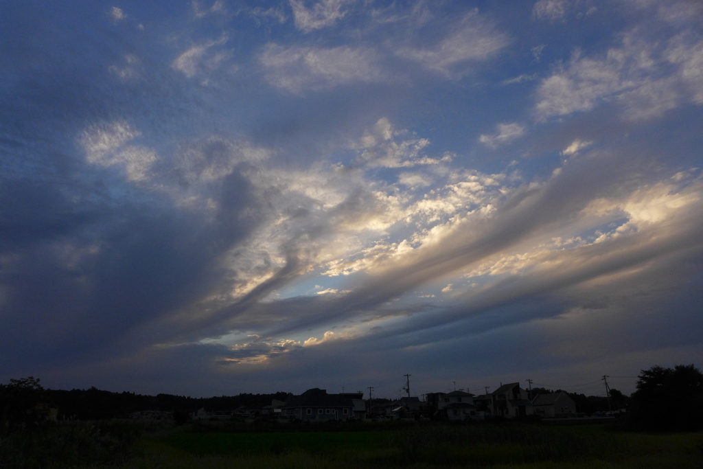 流れる夕雲