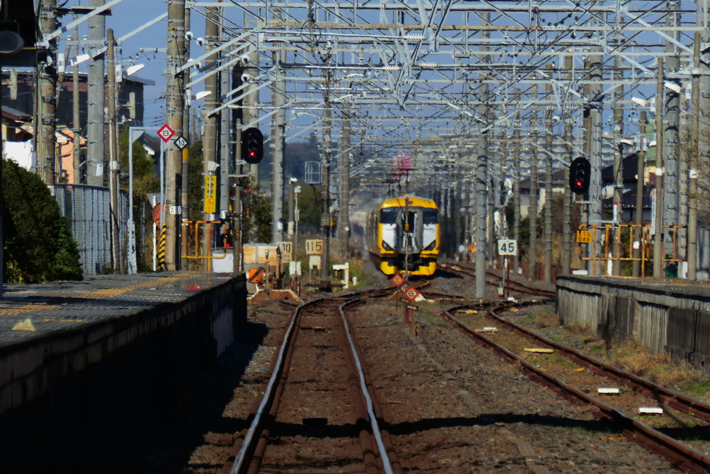 特急が通過する駅