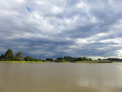 大河のほとり…
