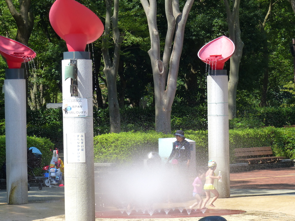 噴水遊び