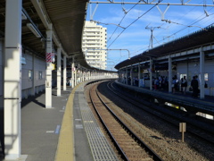 カーブしたホーム